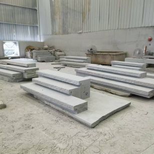 金华 整石台阶（大面火烧+侧面自然面），出货前厂内拼装