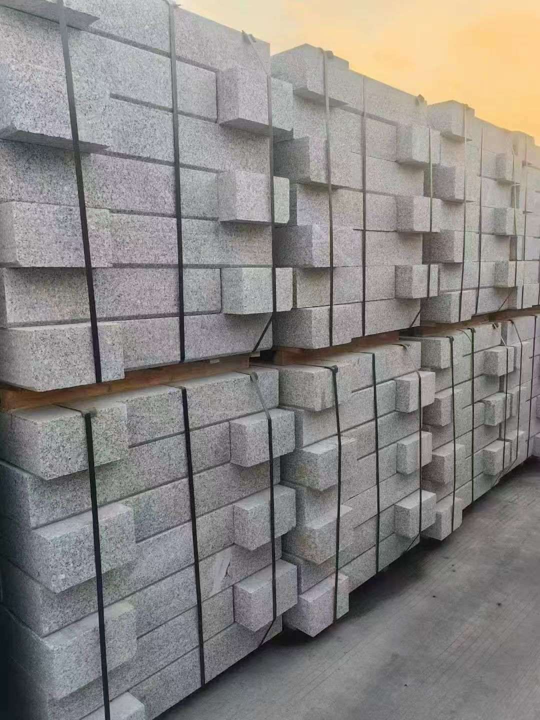 金华 芝麻白路沿石