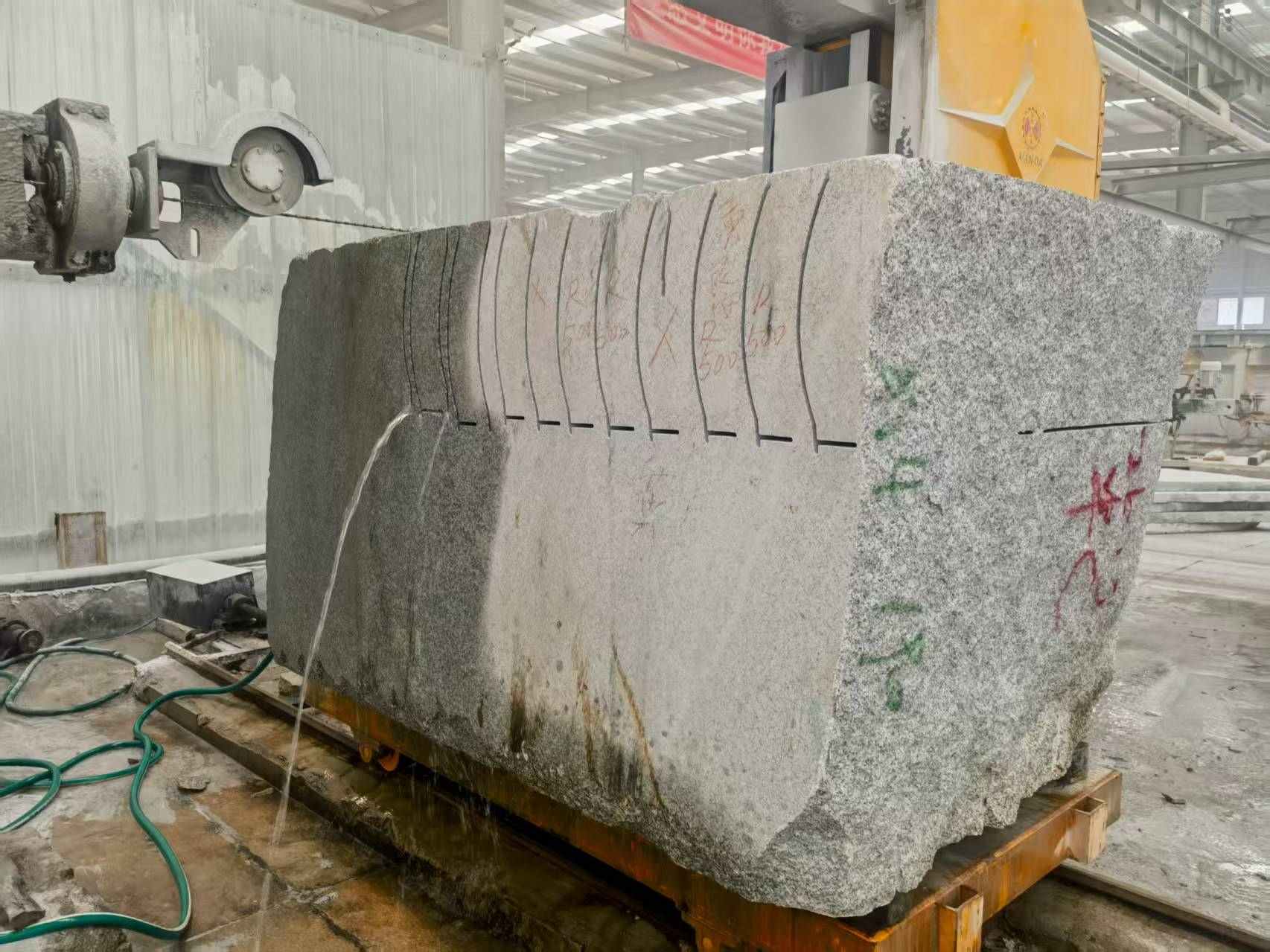 金华 602，大花芙蓉白，绳锯加工弧形路沿石