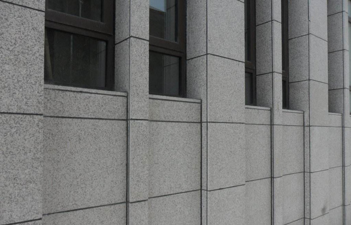金华芝麻灰外墙干挂石材及施工注意事项