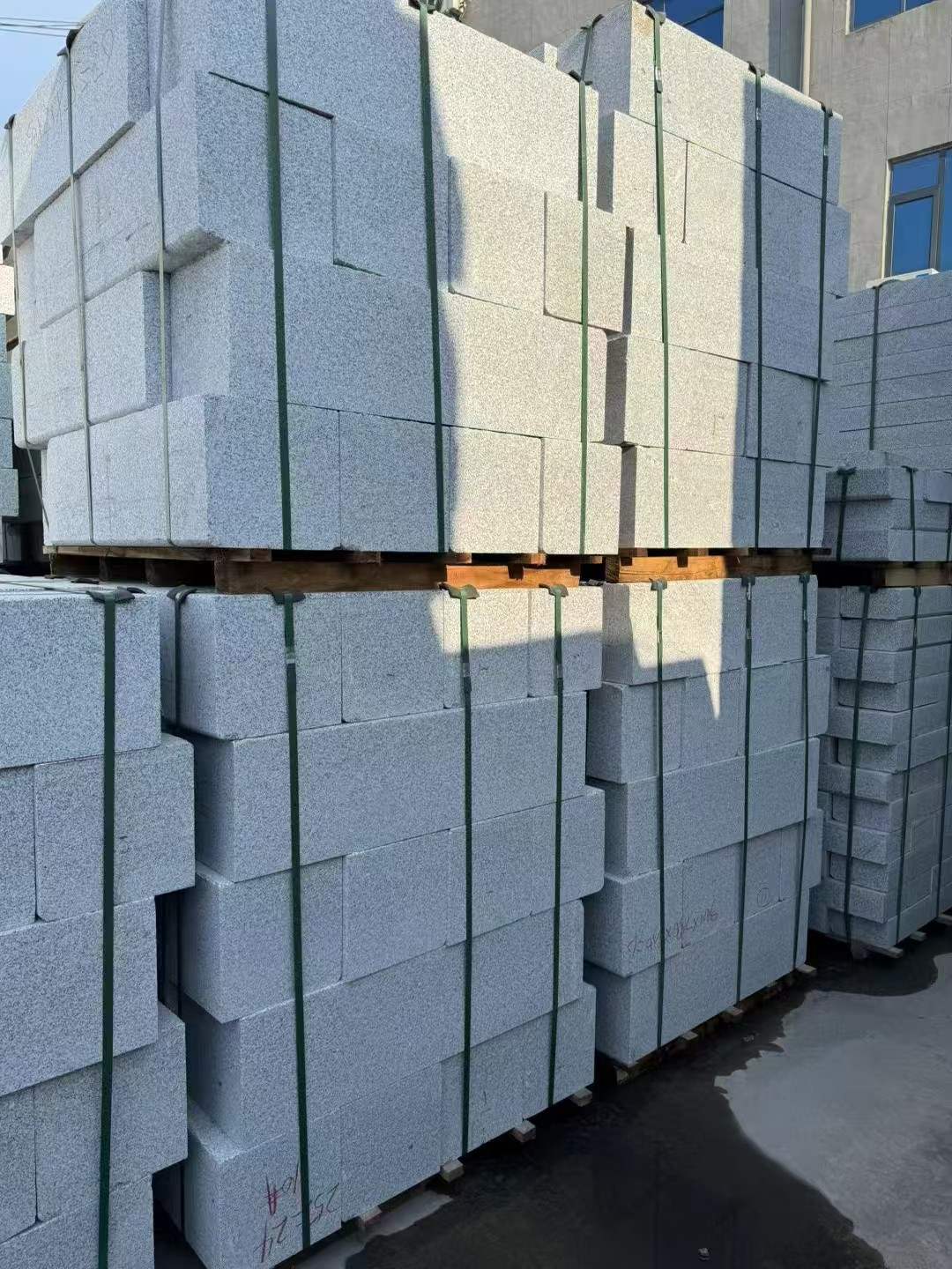 金华 芝麻白路沿石