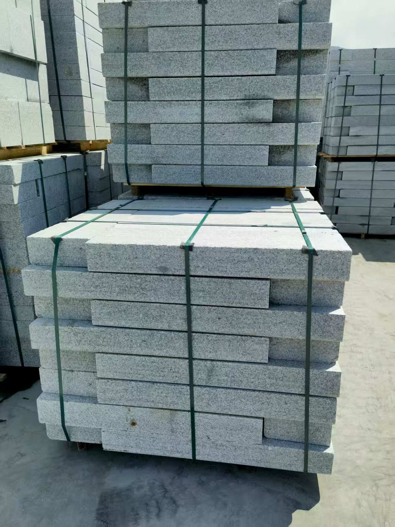 金华 芙蓉白花岗岩路沿石、平石尺寸标准，色泽均匀