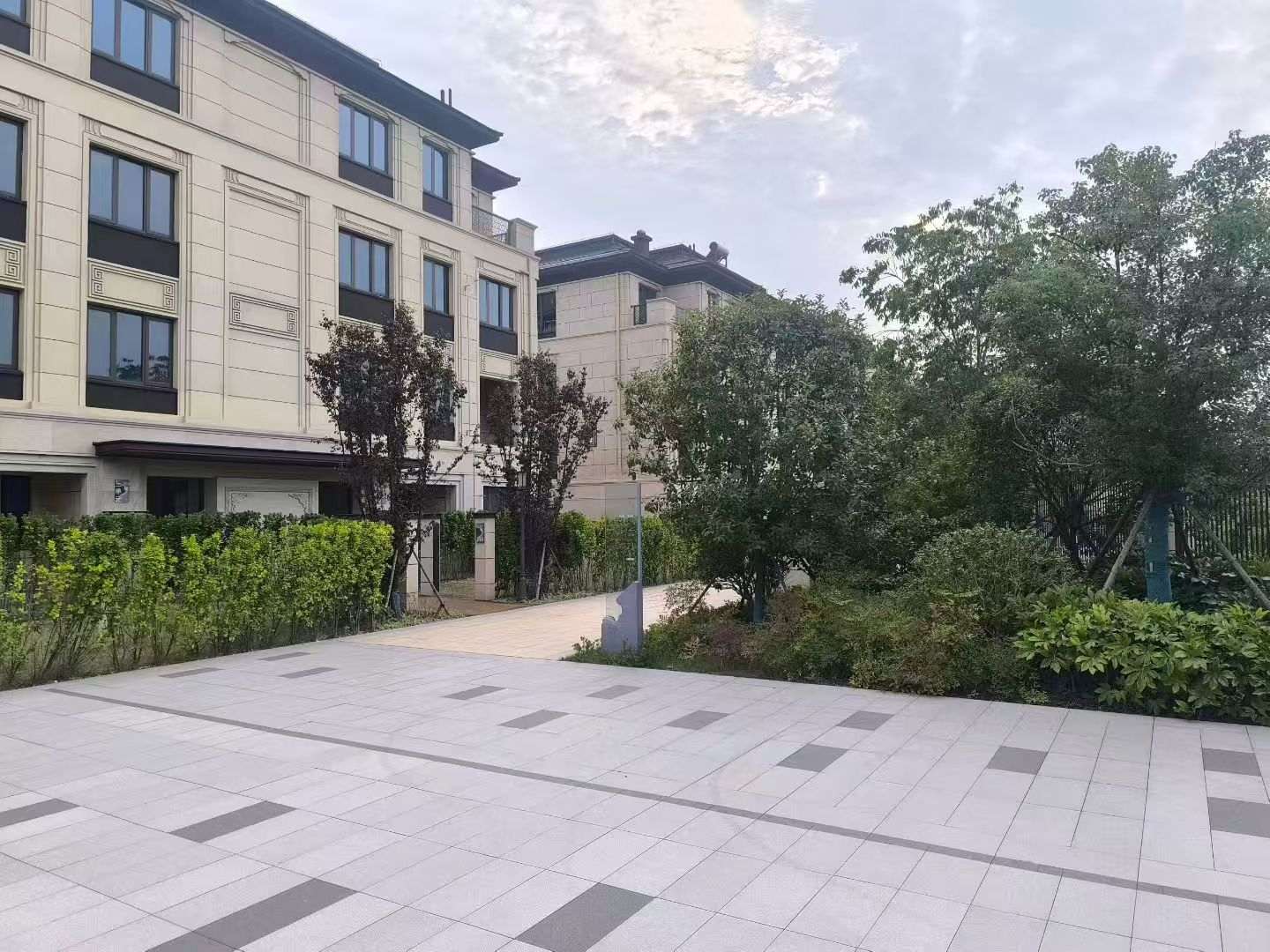 金华 芝麻白与芝麻白搭配铺装，尺寸1200*600